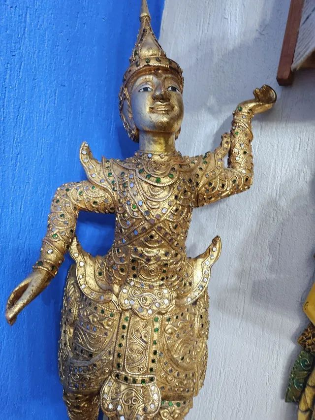 Linda peça  em madeira maciça  importada Indonésia 