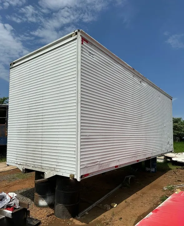 Furgão carga seca 7,15m assoalho omega