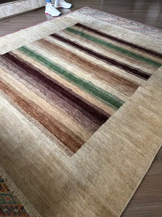 Tapete listrado moderno para sala - Foto 3