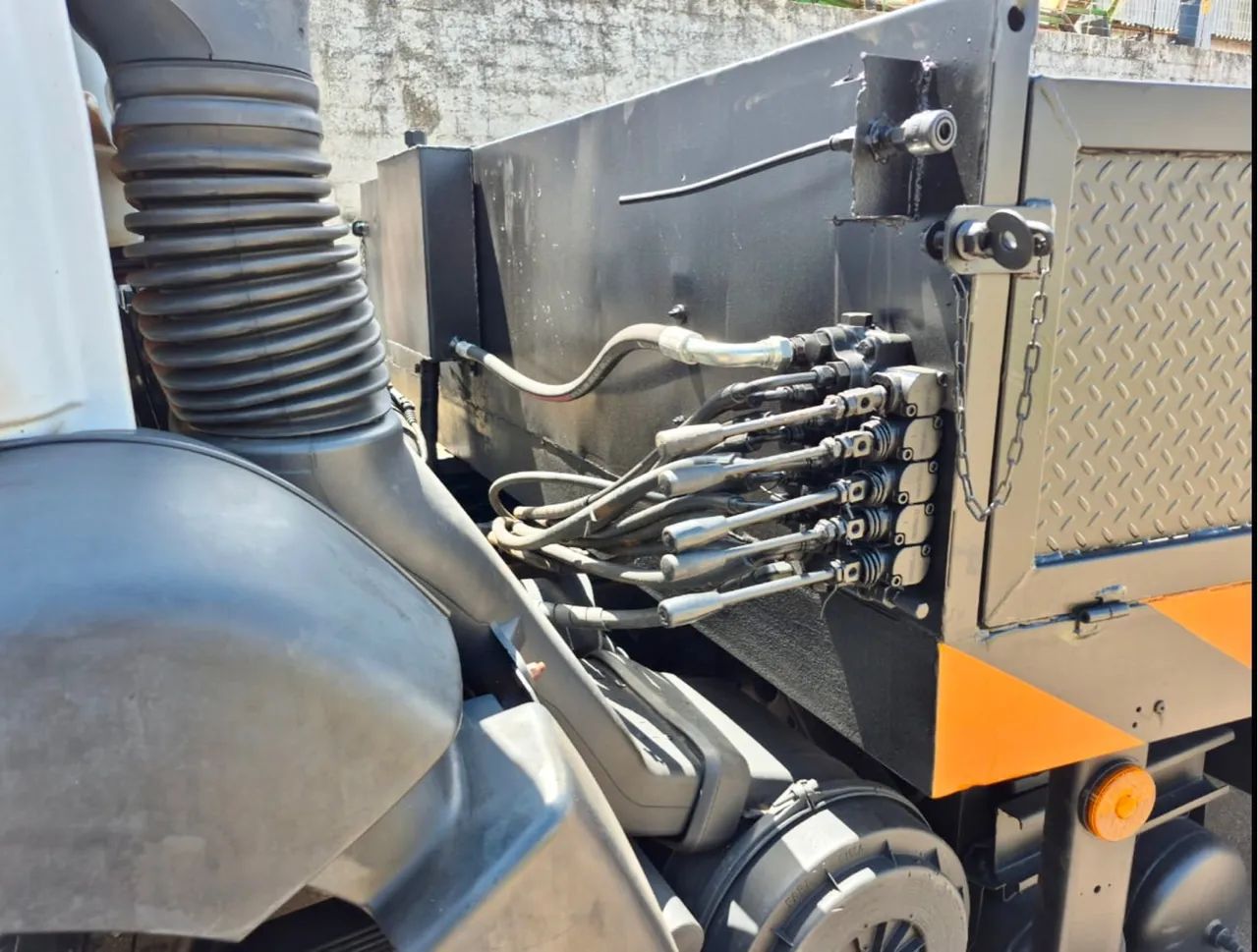 Caminhão Truck VW 24.250 6x2  Constellation E5 - Foto 6