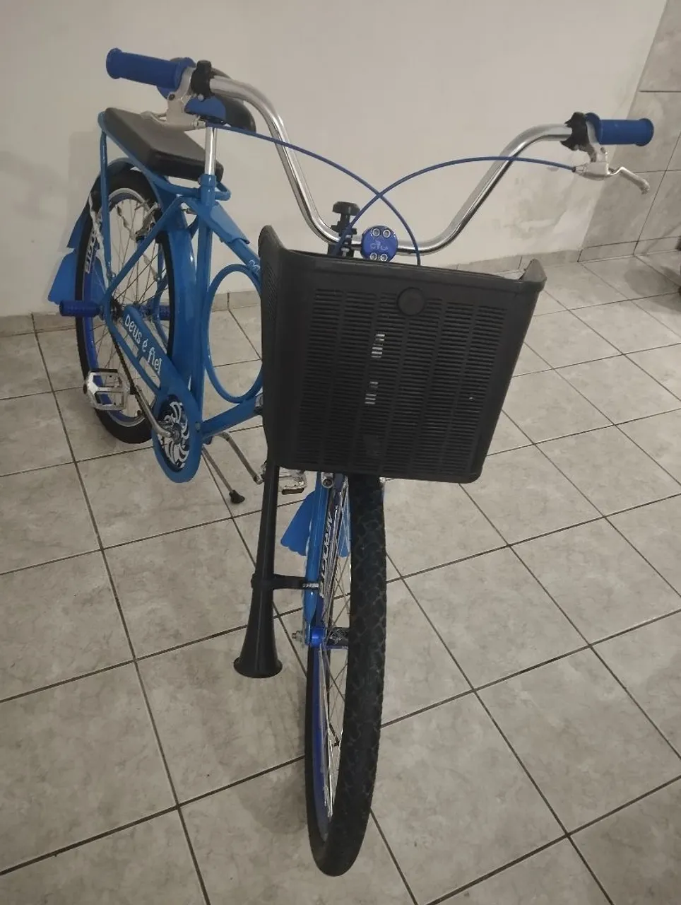 Bicicleta Azul com Cesta