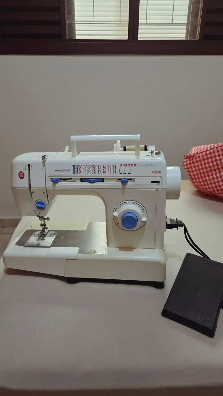 Máquina de costura doméstica 