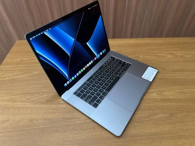 MACBOOK PRO, 32GB RAM, CORE i9, 512 SSD, 15.4 POLEGADAS, TOUCH BAR