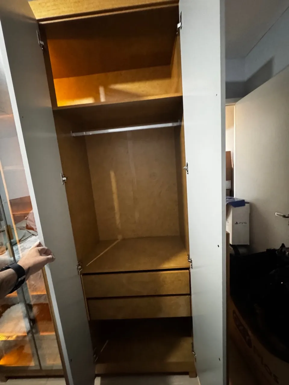 Guarda-Roupa Amadeirado com Gavetas com porta reflecta