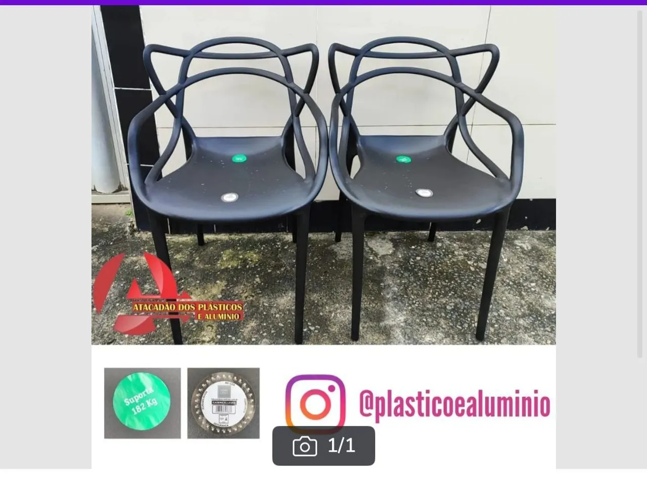 Cadeiras de plástico pretas
