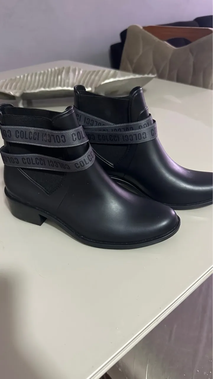 Bota da colcci por 100.00 reais