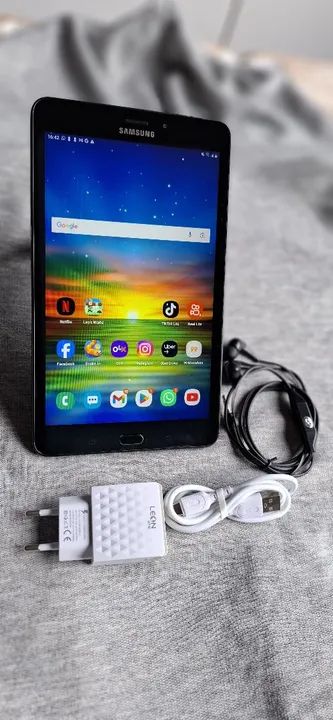 Tablet Samsung Tab A câmera com Flash Chip 4G (pequena avaria na borda debaixo)