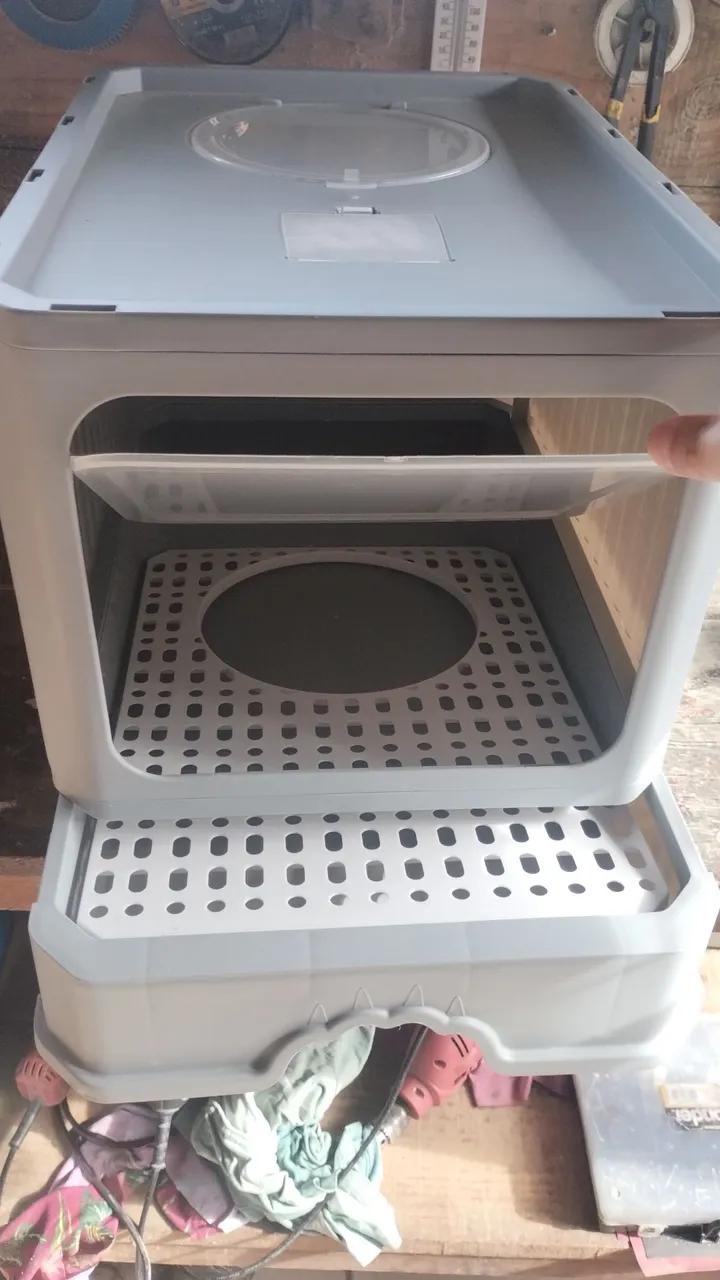 Caixa de areia e cama para gatos - modelo moderno