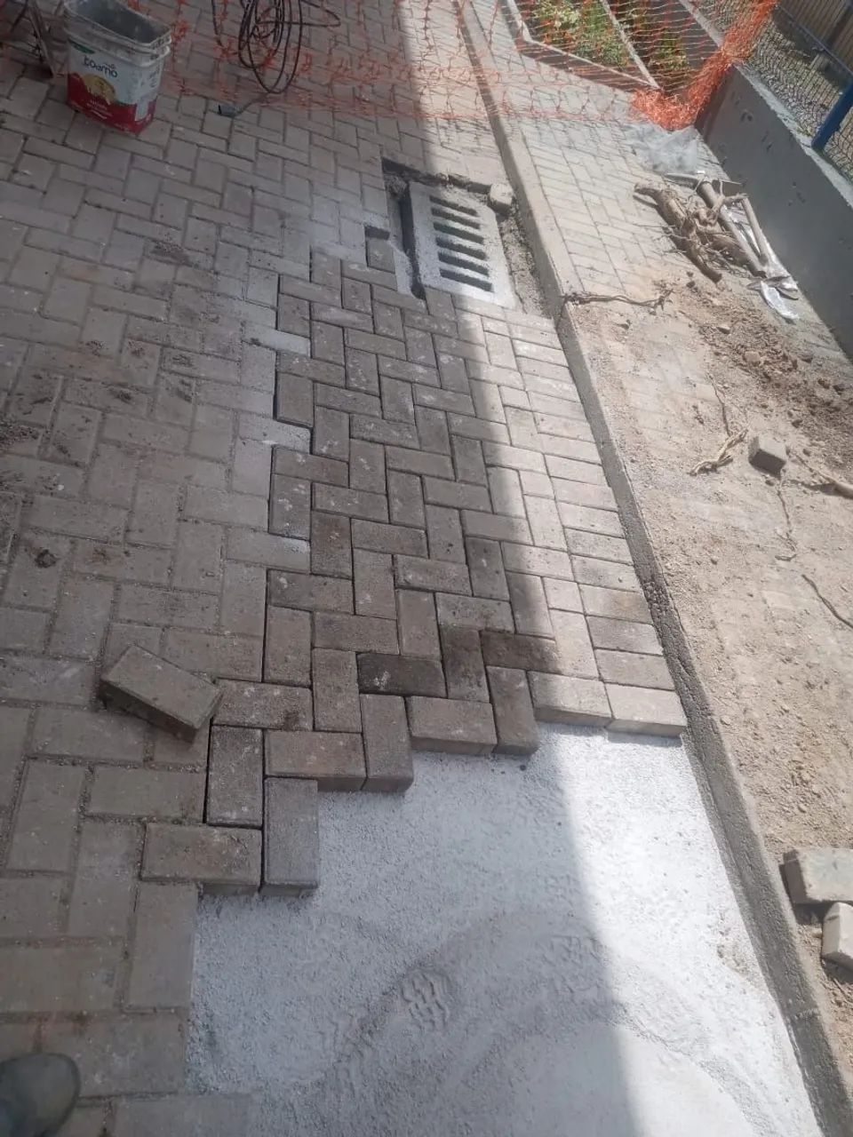 Faço serviço de pedreiro 