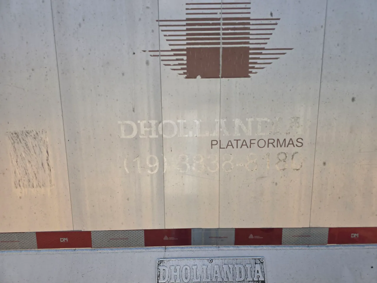 Plataforma DHOLANDIA usada rampa traseira baú elétrica hidráulica
