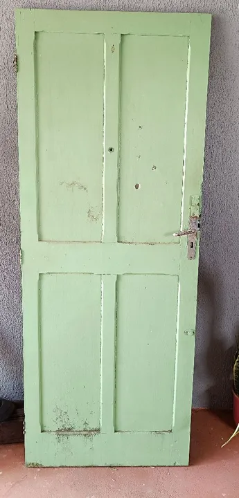 Porta antiga em madeira maciça 81x210cm