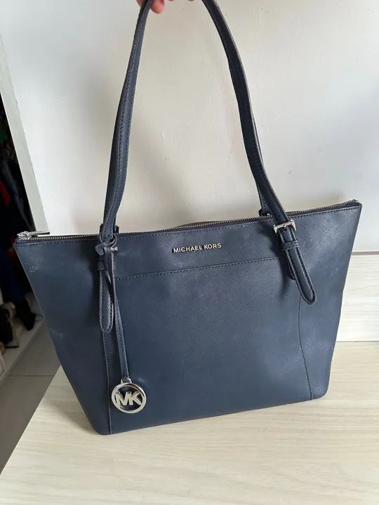 Bolsa MK azul marinho  - Foto 3