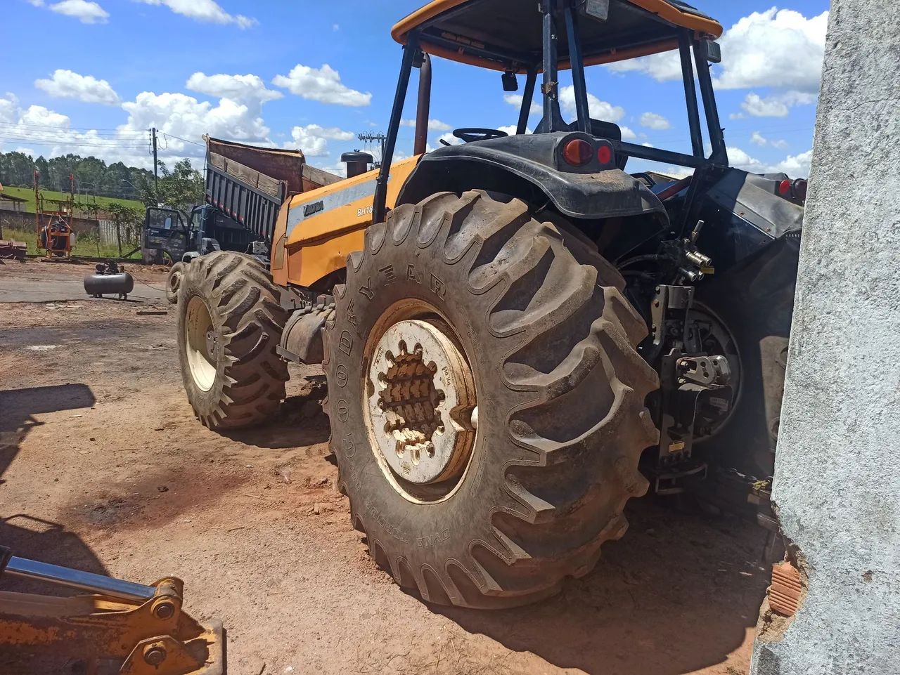 Trator Valtra BH 180 ano 2016  - Foto 4