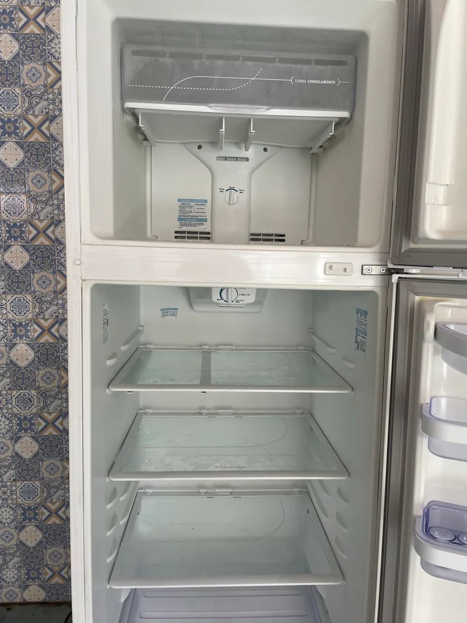 Vendo geladeira frost free 348 litros - Foto 2