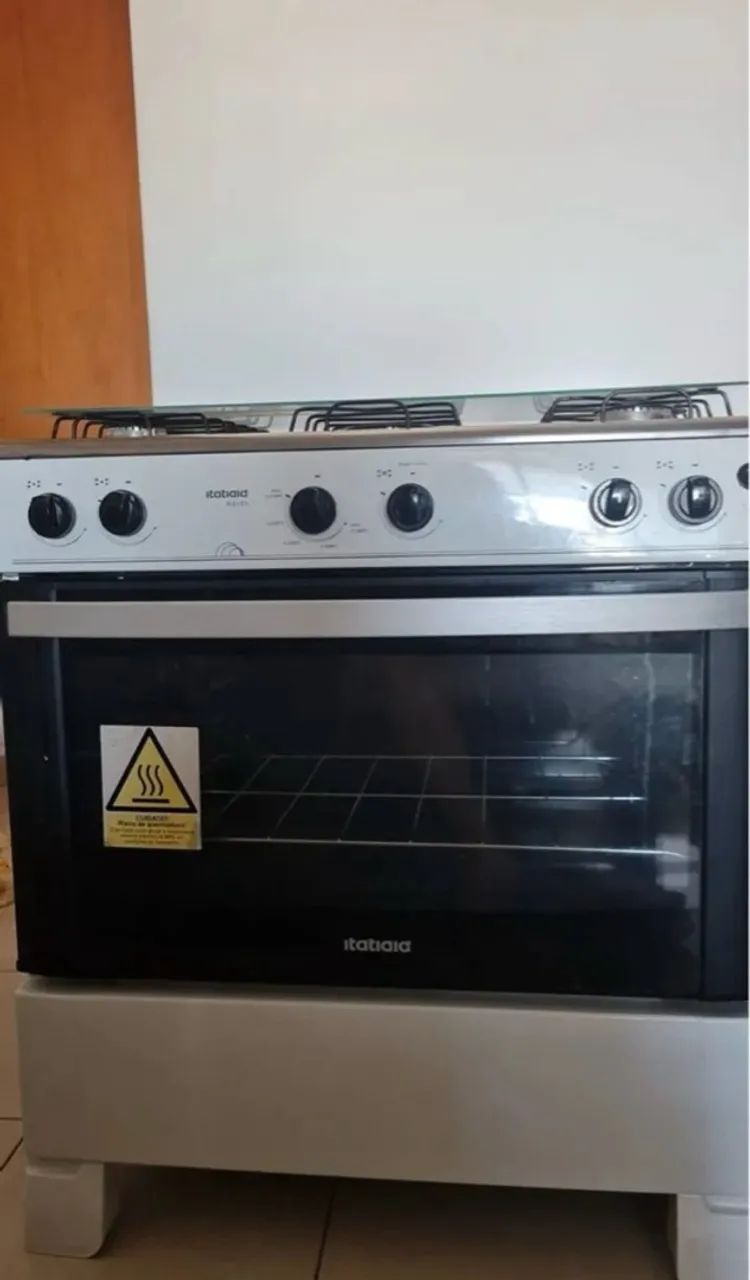 Fogão Itatiaia com forno e 5 bocas