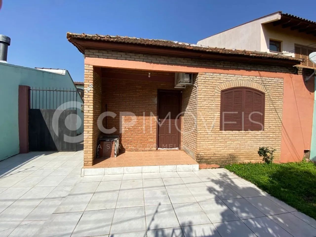 casa/terreno em Porto Alegre, no bairro São Sebastião, à venda.