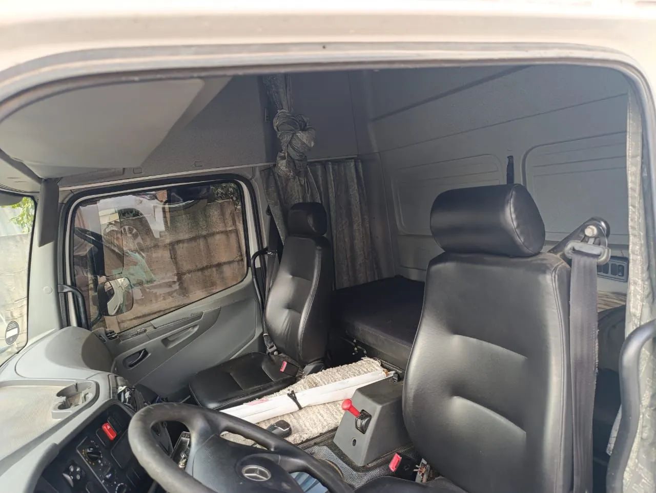 Atego Teto Alto, cabine leito - Foto 9