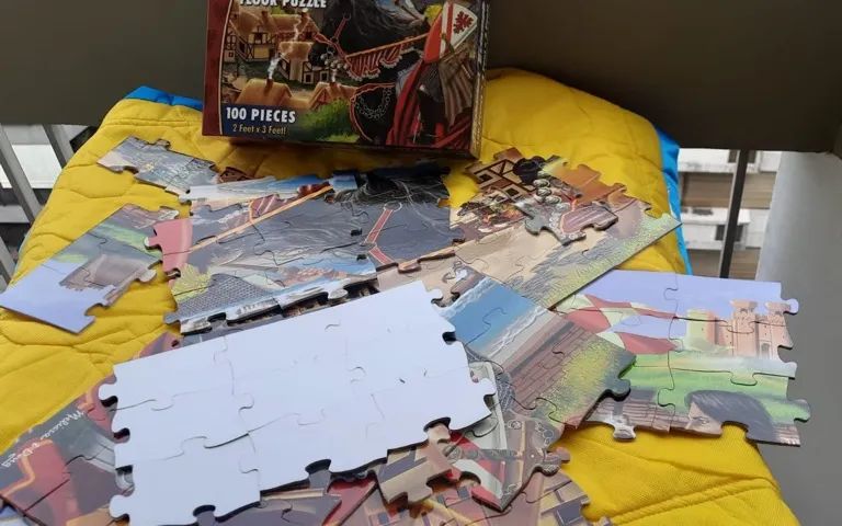 Puzzle de chão da marca Melissa & Doug, com o tema "Medieval Triumph" - Foto 3