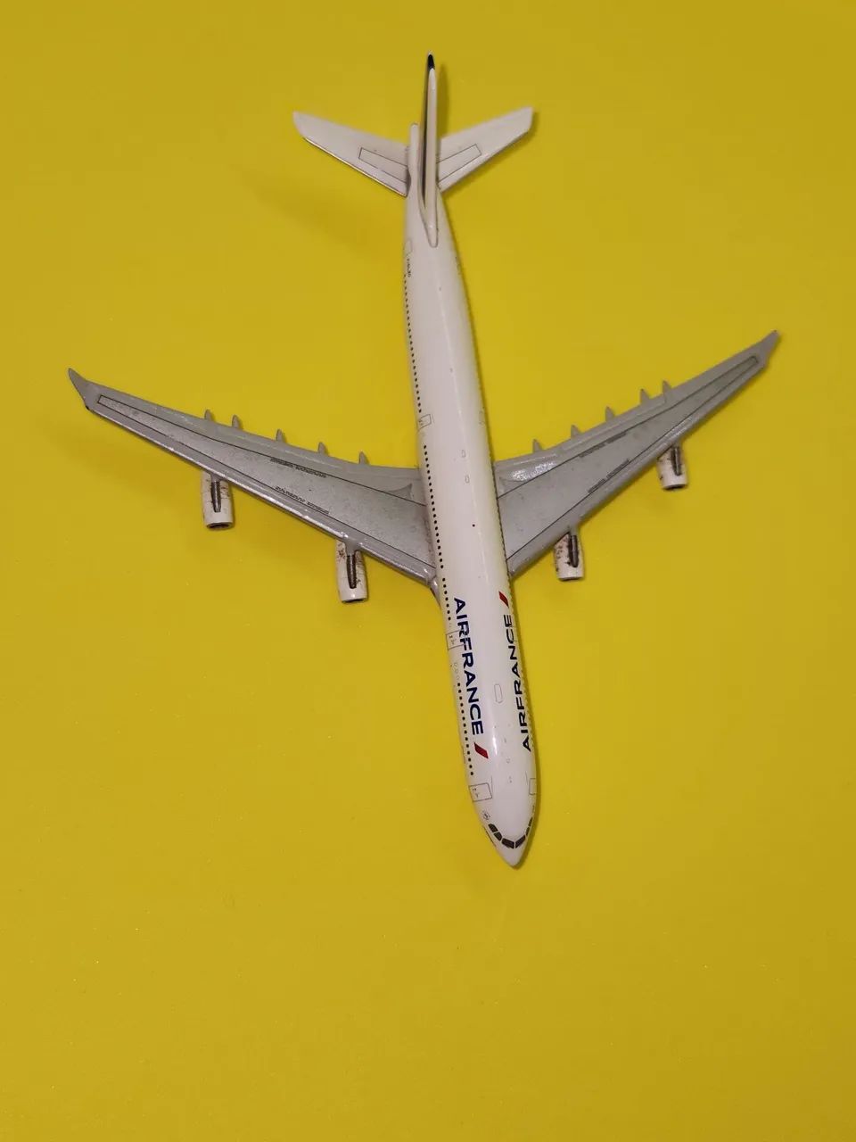 Avião Air France Airbus A340 1:400 Gemini Jets  - Foto 4