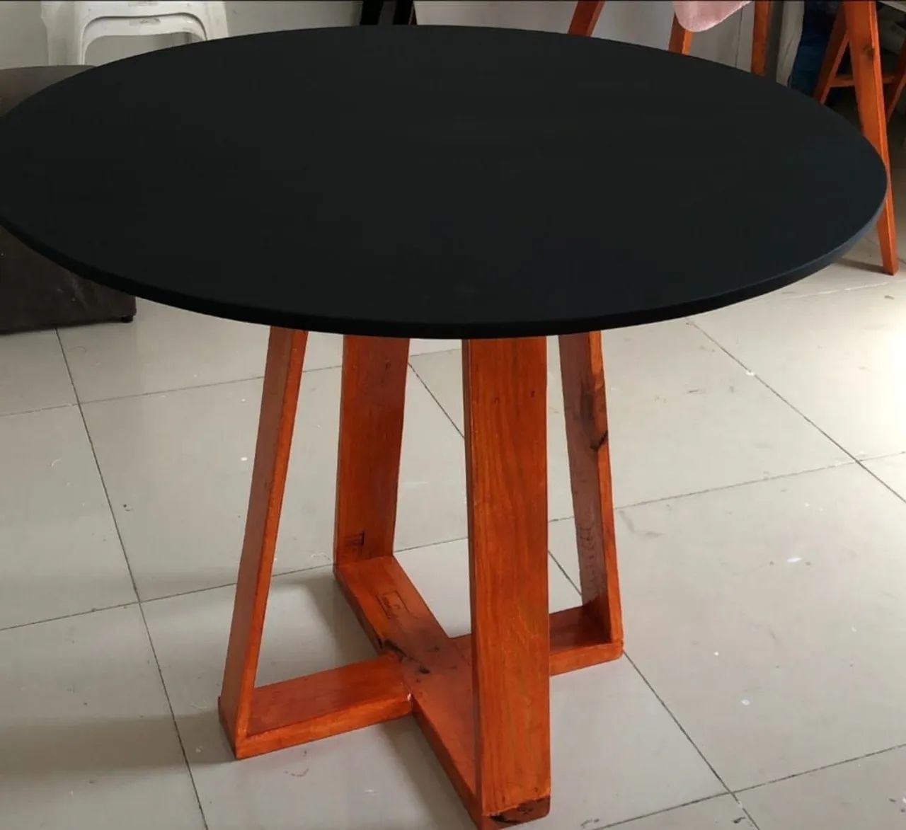 Mesa de Jantar em Madeira com Tampo Preto
