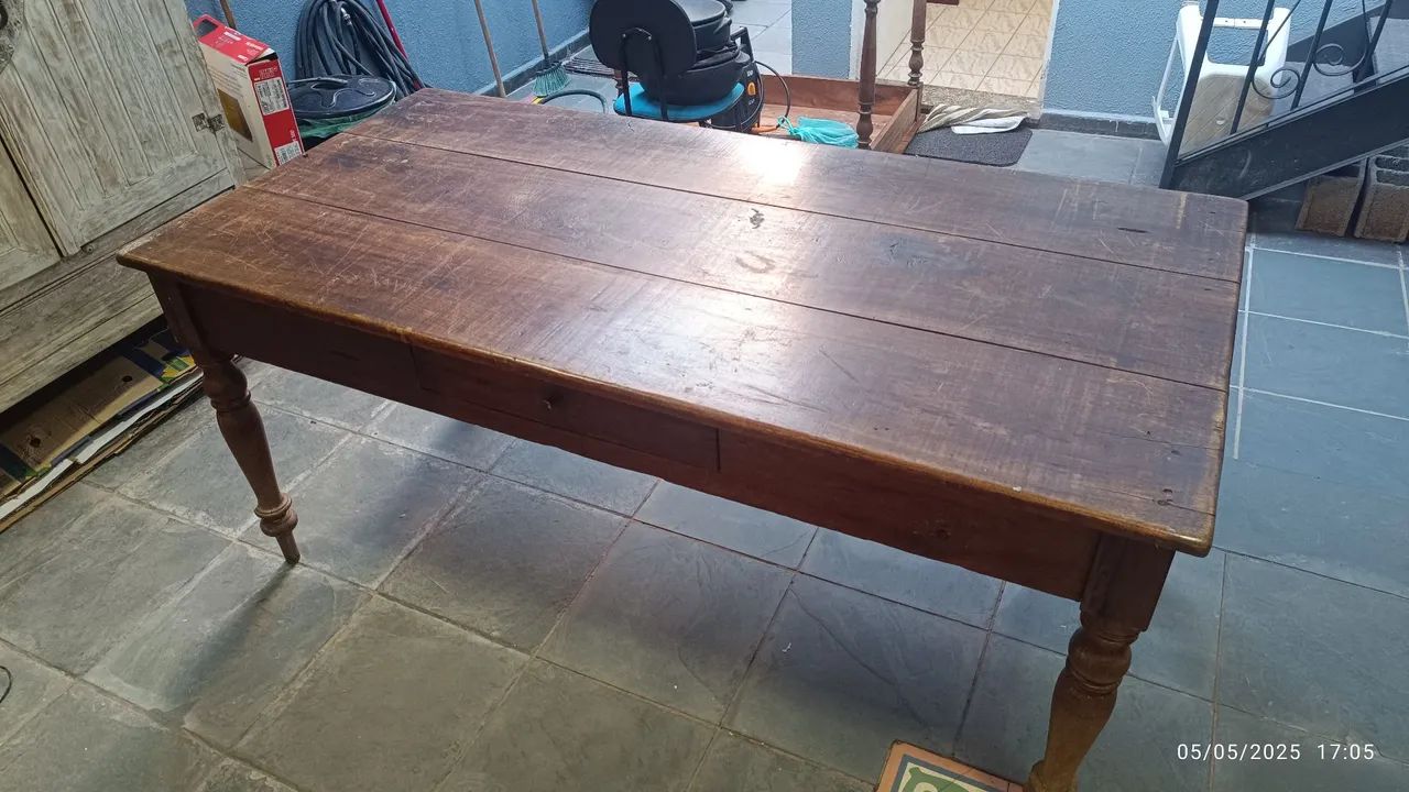 Mesa de madeira com gaveta - Foto 6