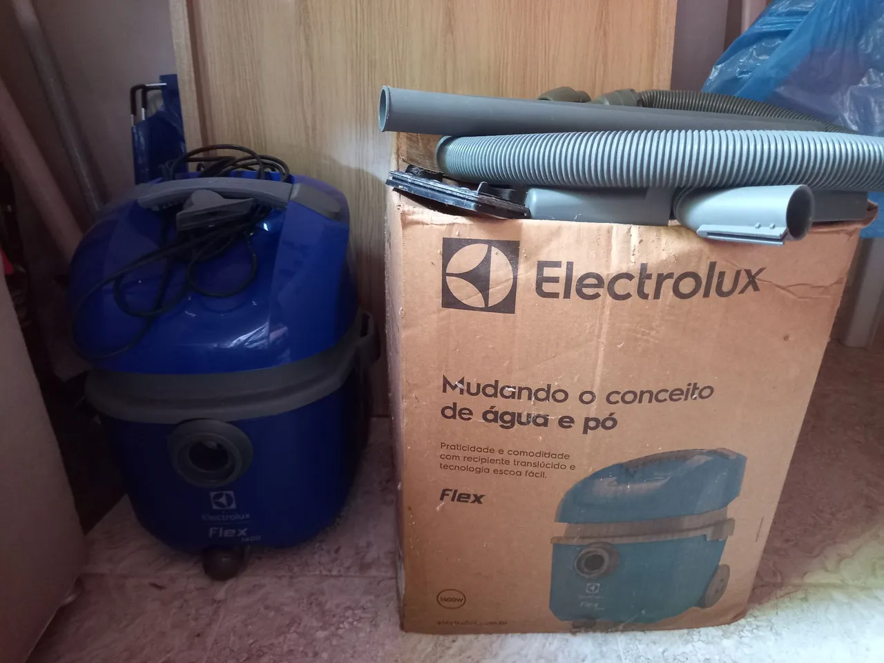 Aspirador de Pó e Água Electrolux Flex 1400