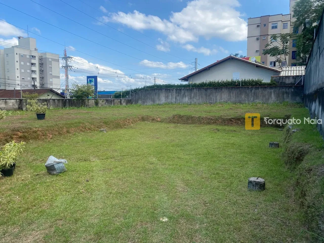 Oásis de Luxo e Segurança: Terreno Exclusivo em Condomínio Fechado em Joinville