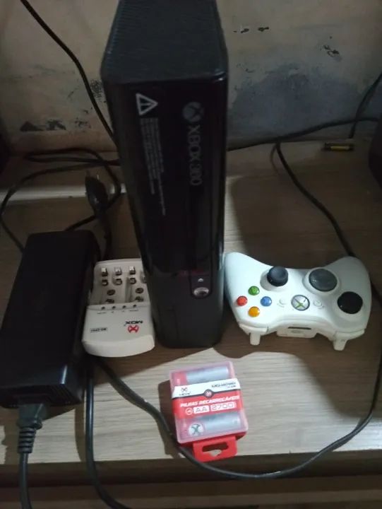Vendo um exbox 360 desbloqueado com 33 jogos 600 reais troco em celular  - Foto 5