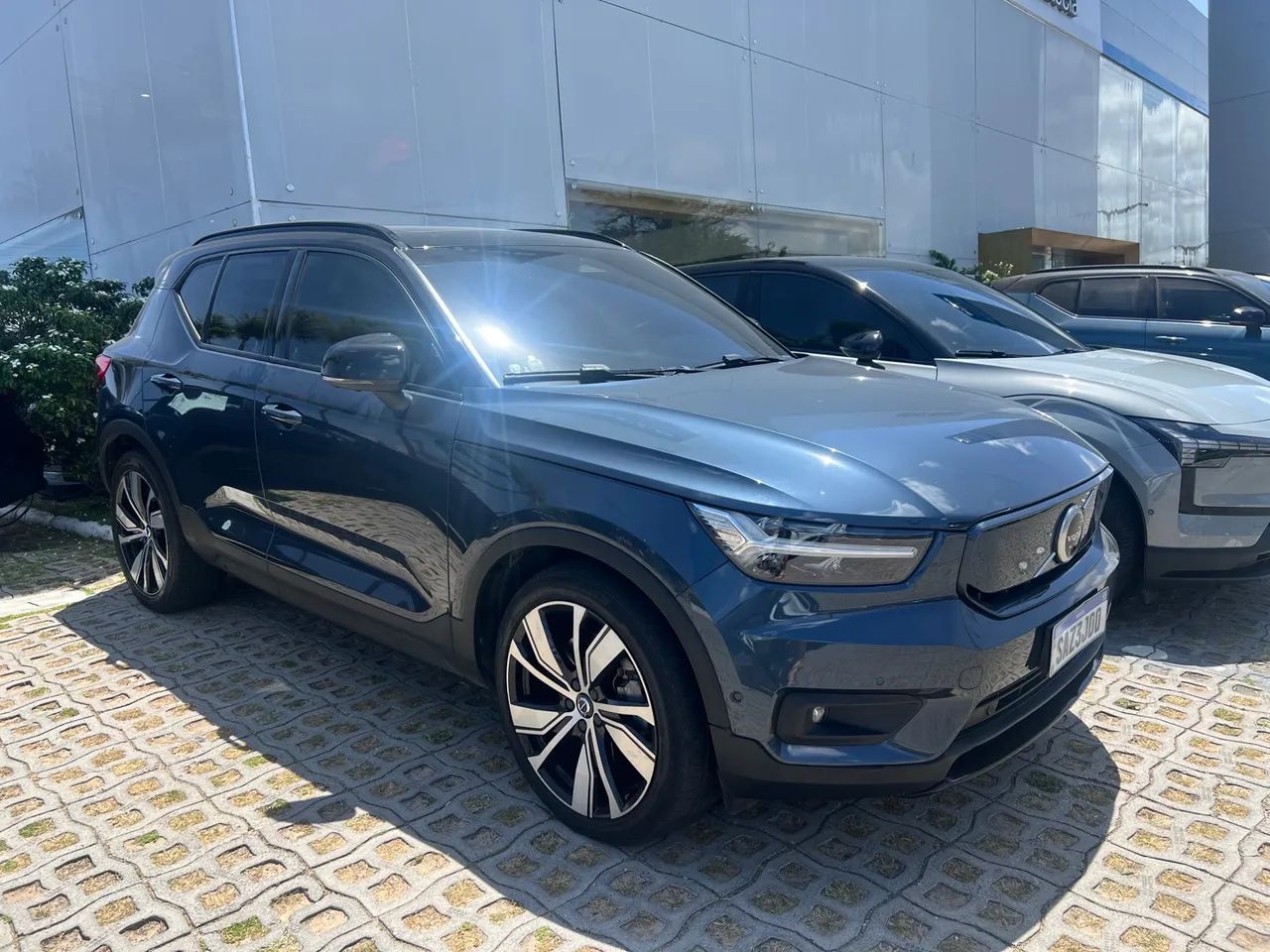 Volvo XC40 Recharge Pure Electric 2022 - O Elétrico Mais Completo e Econômico