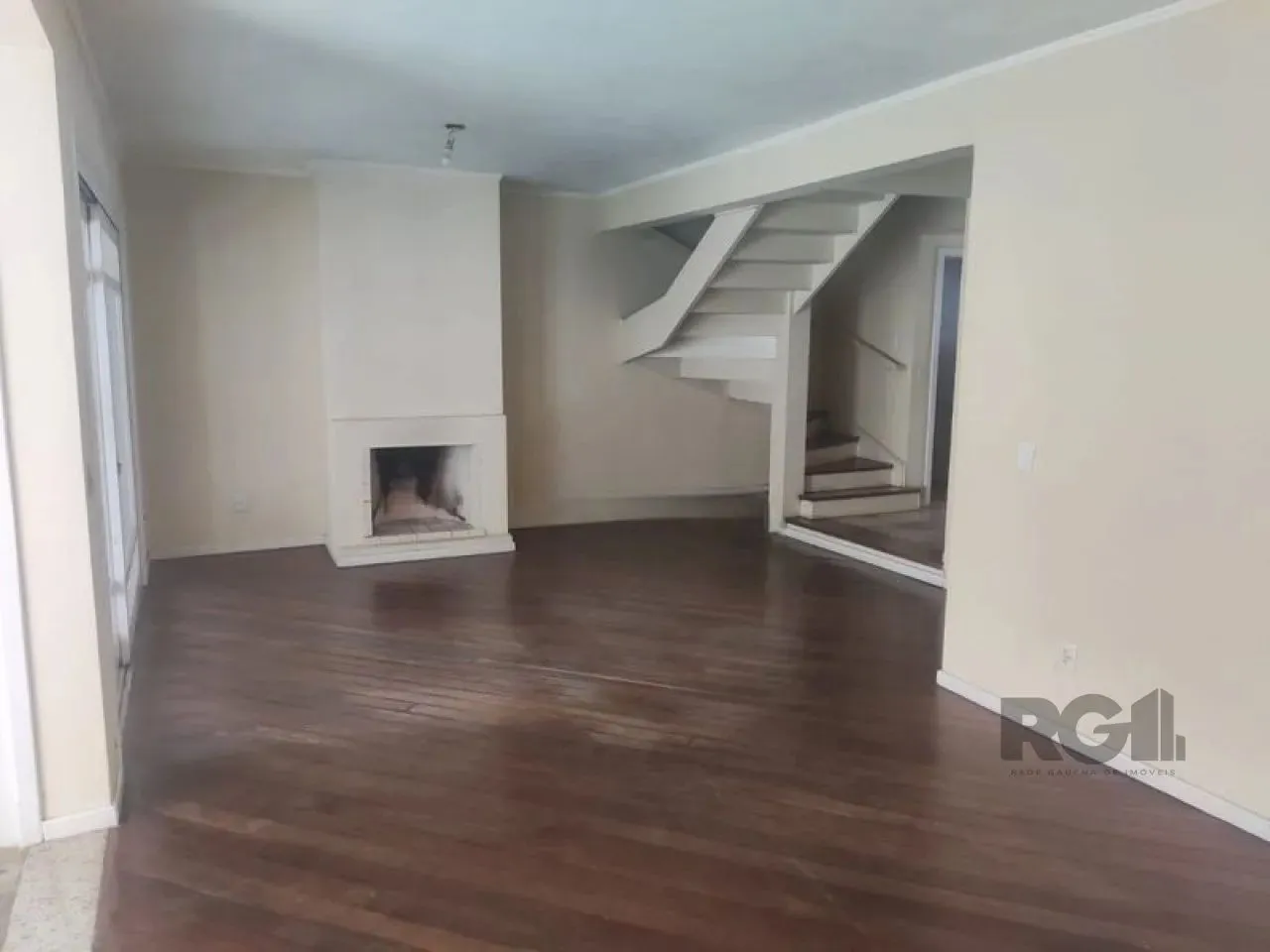 Casa residencial para alugar no bairro Pedra Redonda com 191 m² e 3 quartos.