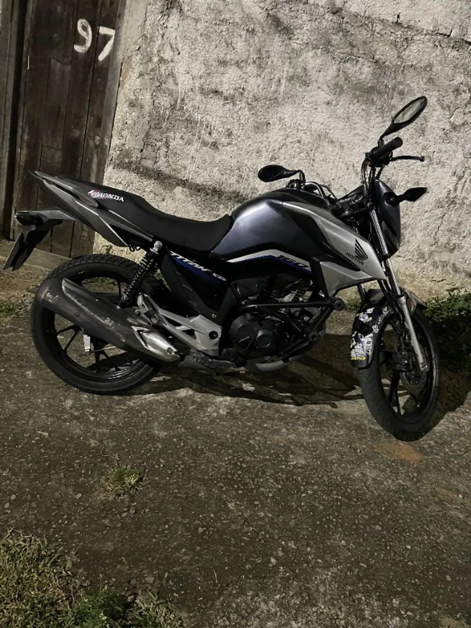 Titan 160