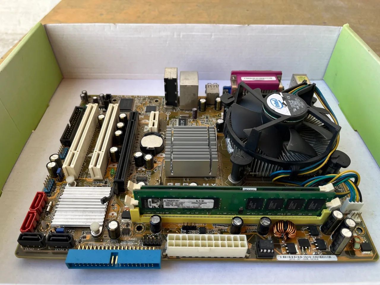 Placa-Mãe ASUS PSGC-MX - 4GB de RAM e Processador Core2Duo - Foto 2