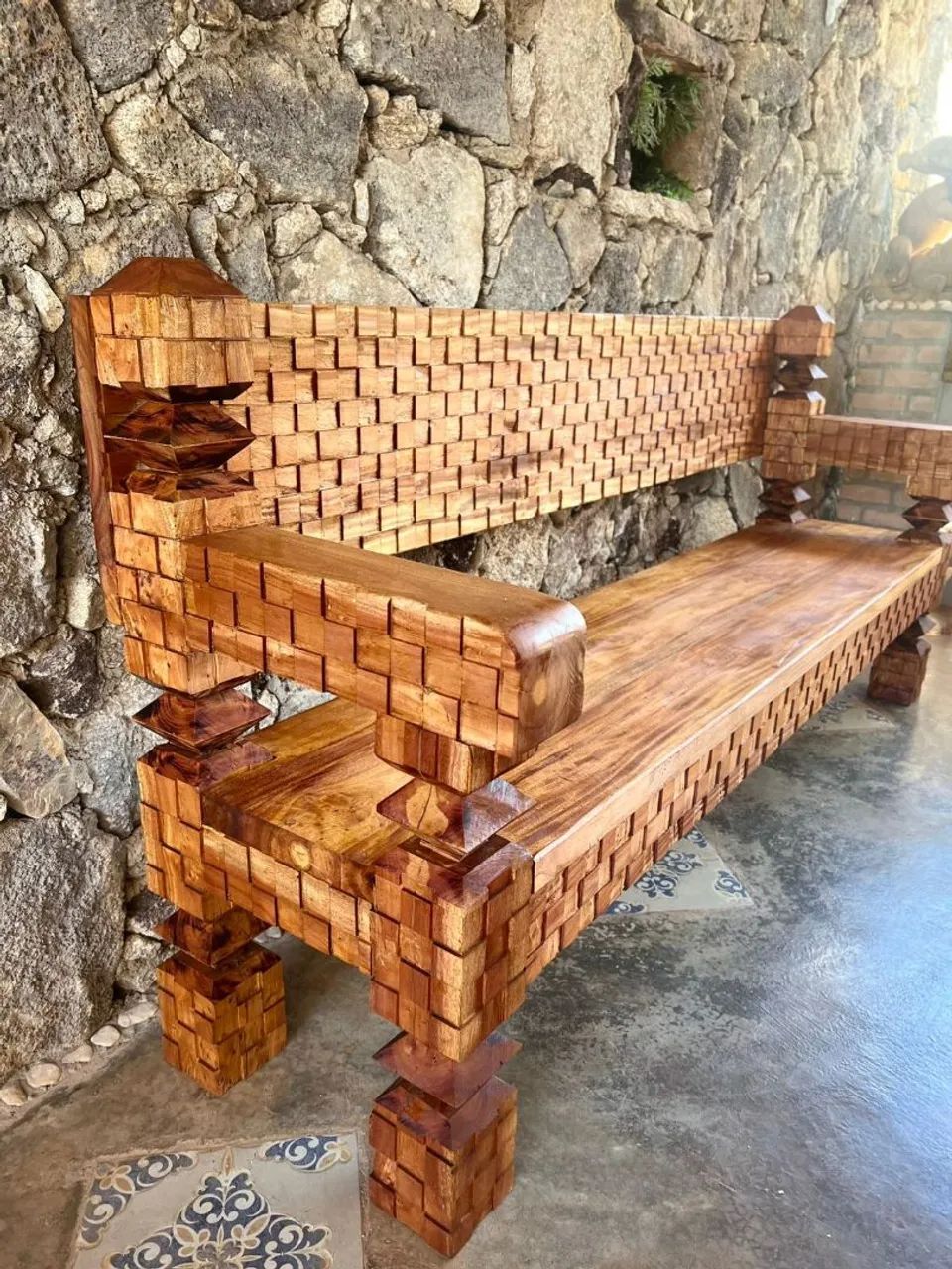 Móveis exclusivos em mogno africano entalhados