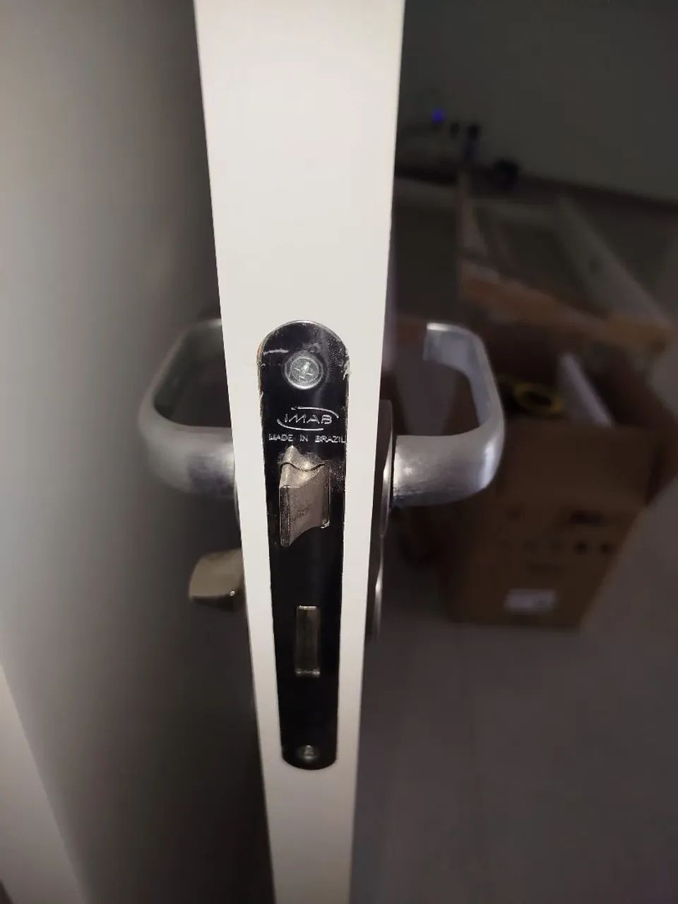 4 portas de madeira..80, 70 e duas de 60 cm.. batente e guarnições.