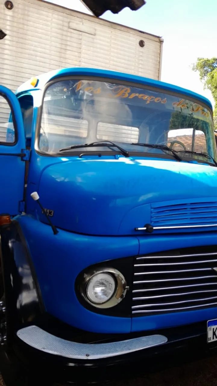 Vende-se Caminhão Baú , aceita Troca por Casa ou chácara - Foto 4