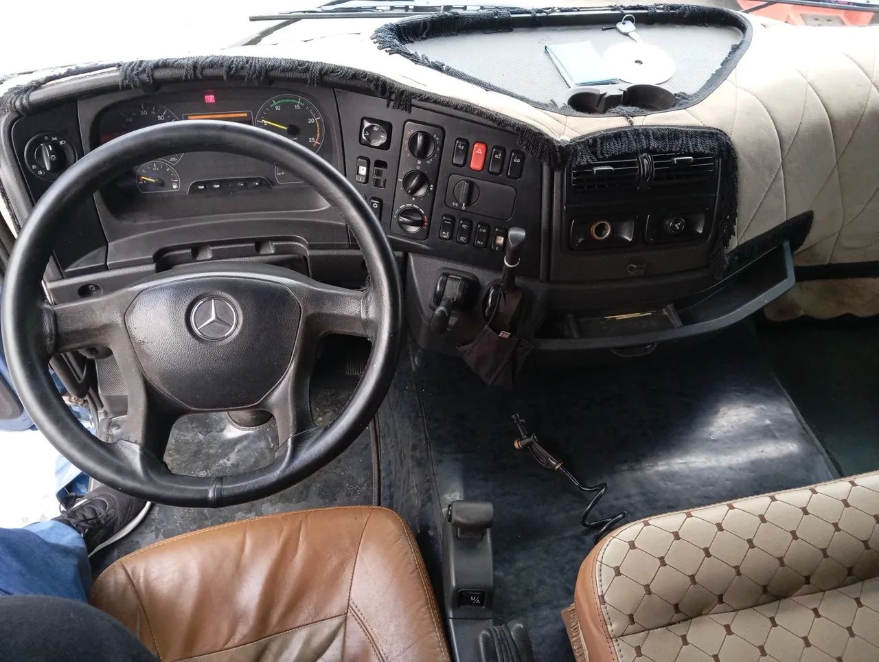 Axor 2544 2014 teto alto automático  - Foto 8