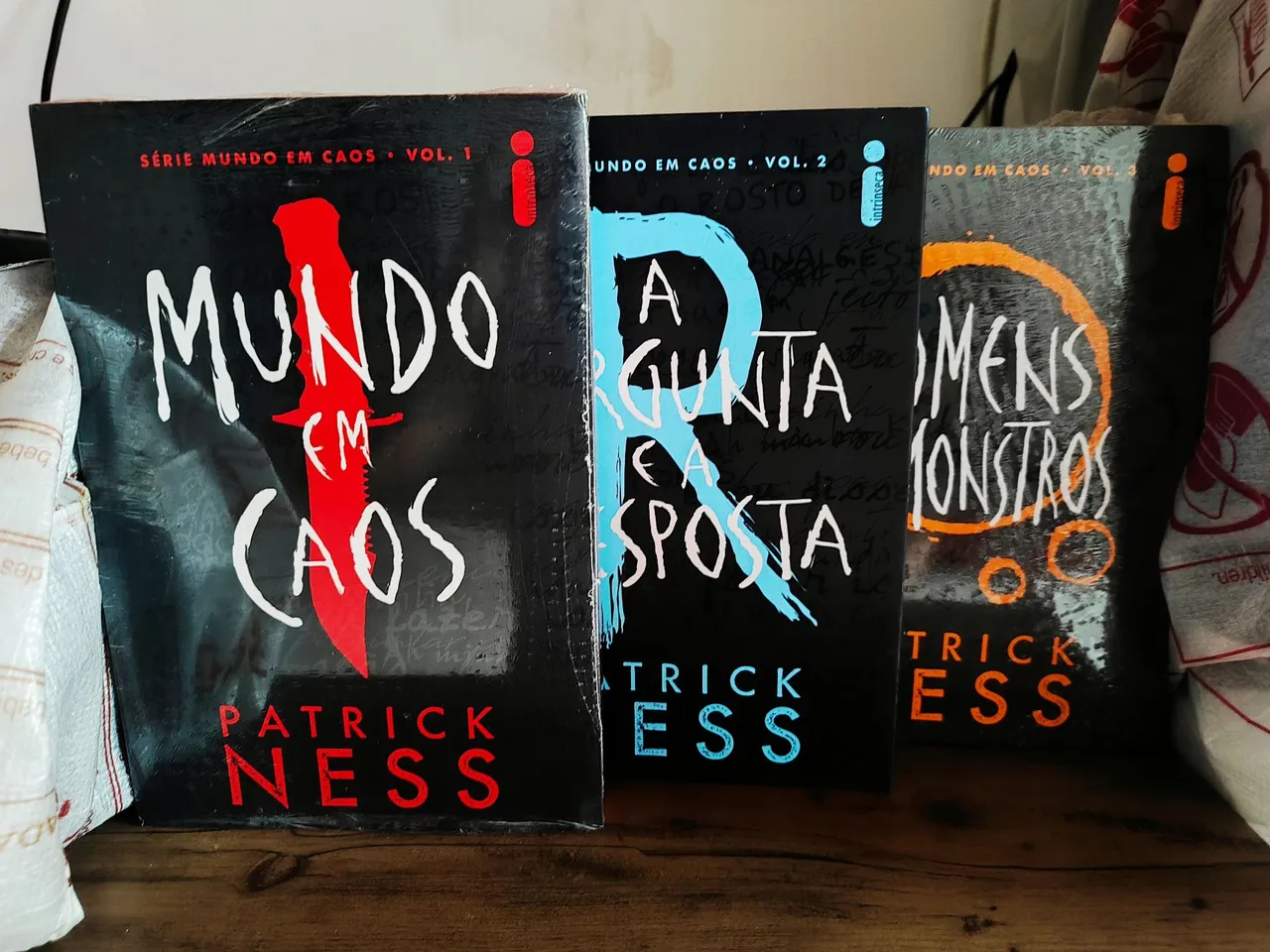 Trilogia Mundo em Caos - Patrick Ness - Intrínseca 