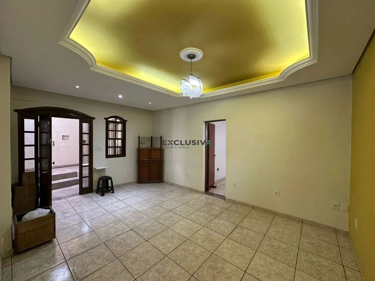 CASA 04 QUARTOS - 02 VAGAS - BARRACÃO INDEPENDENTE - ELDORADO