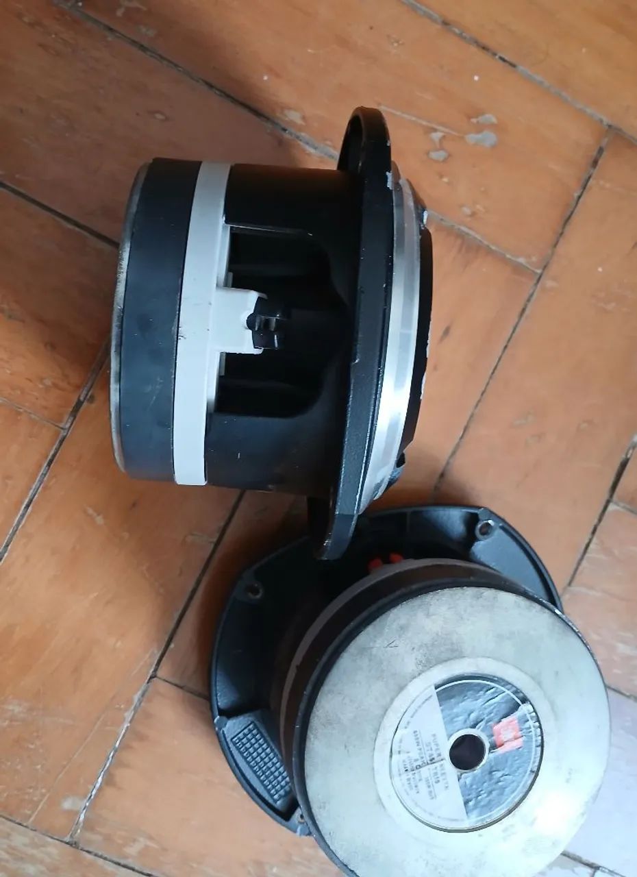 Super Tweeter 2x300 rms" 