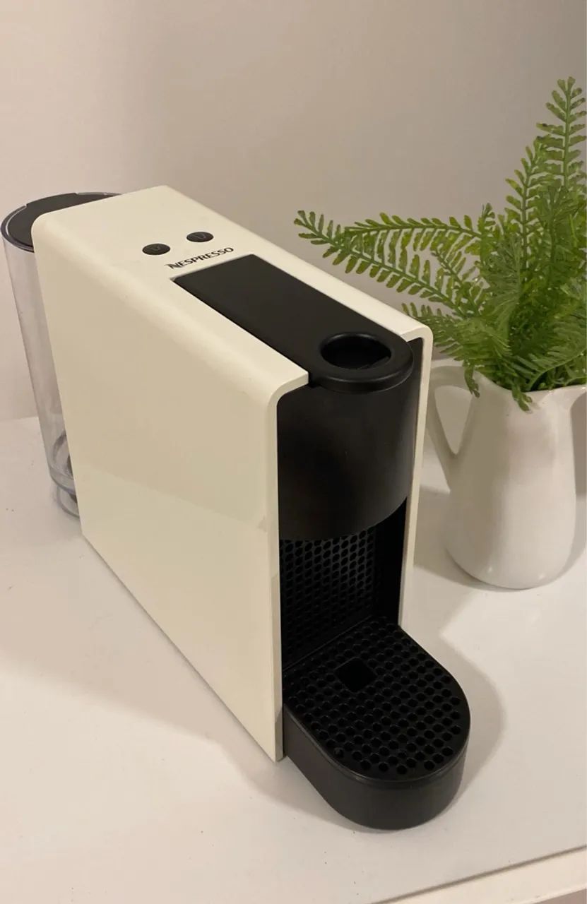 Máquina de Café Nespresso - Branca