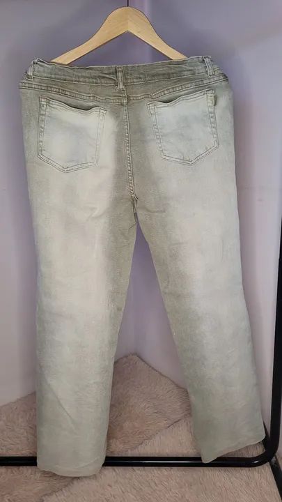 Calça jeans feminina com bordados - Tamanho 44 - Foto 4