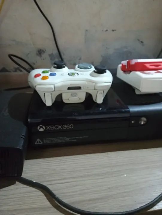 Vendo um exbox 360 desbloqueado com 33 jogos 600 reais troco em celular 
