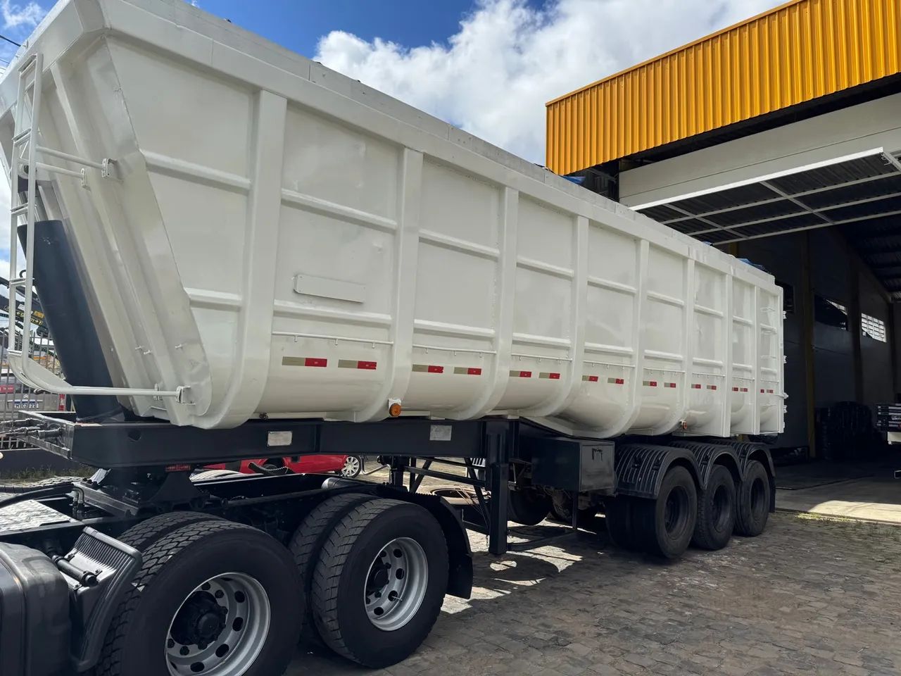 Caminhão Ford Cargo 2842 -basculante 45 cub - Foto 9