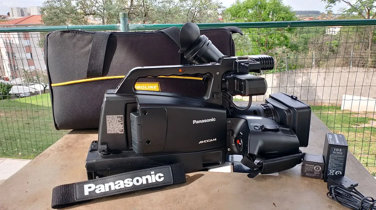 Filmadora Panasonic HMC 80