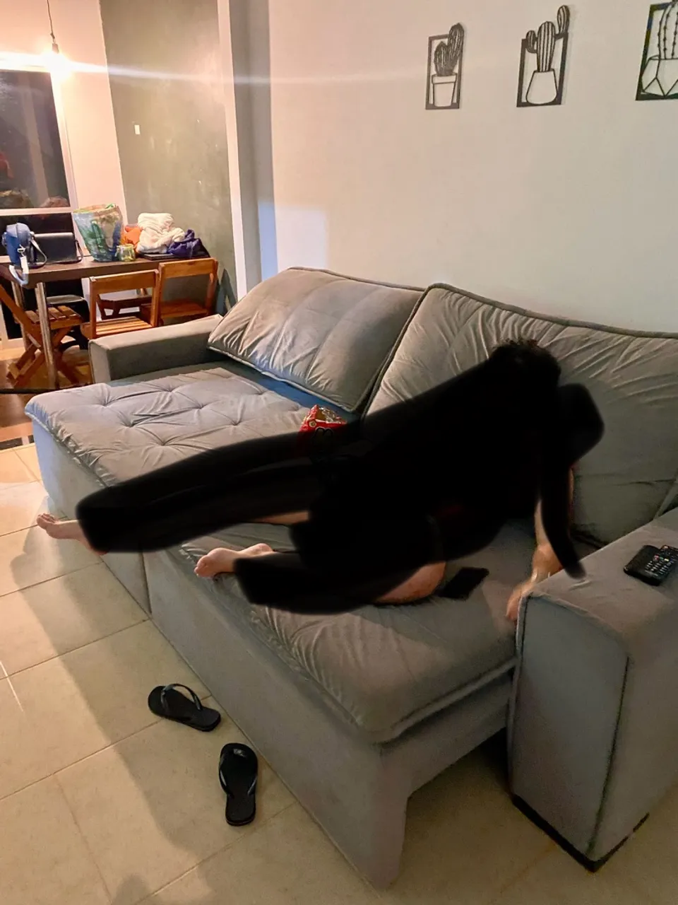 Sofá Cinza Confortável para Sala de Estar