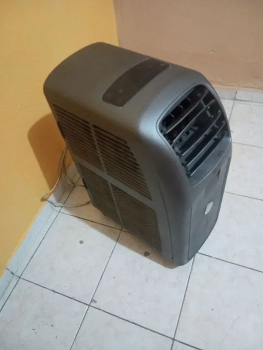 Ar Condicionado Portátil - Ótimo Estado de conservação de 11 000 BTUs gelando 