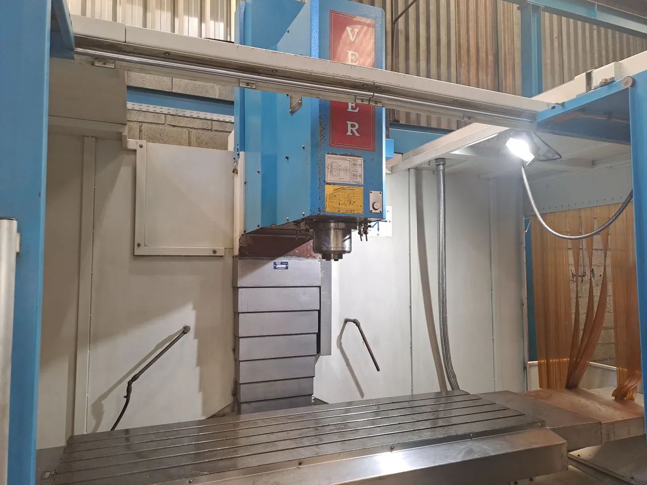 FRESADORA CNC VEKER MVK1700F - Foto 5
