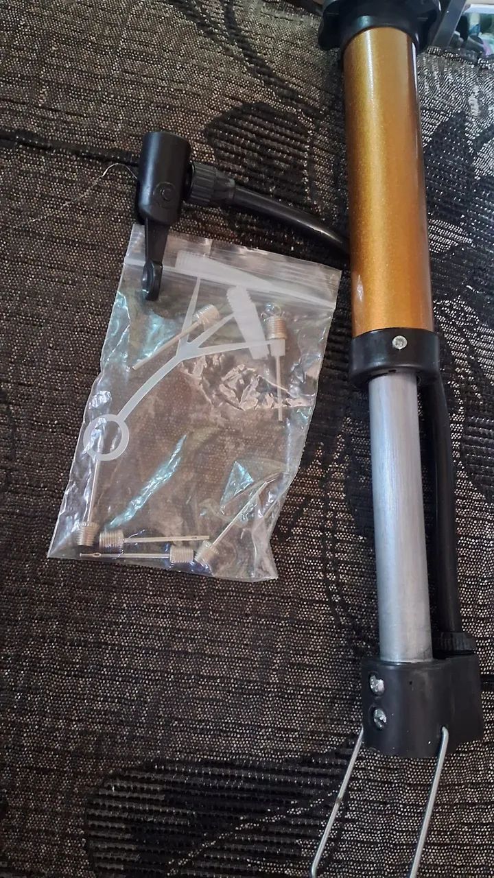 Bomba de Ar para Bicicleta com Acessórios - Foto 2