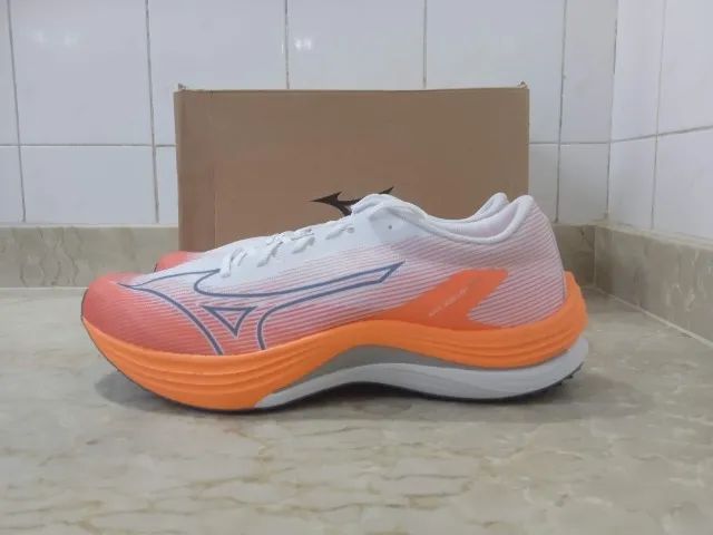 Tênis De Corrida Mizuno Wave Rebellion Flash Importado Novo Laranja Branco 42 - Foto 6