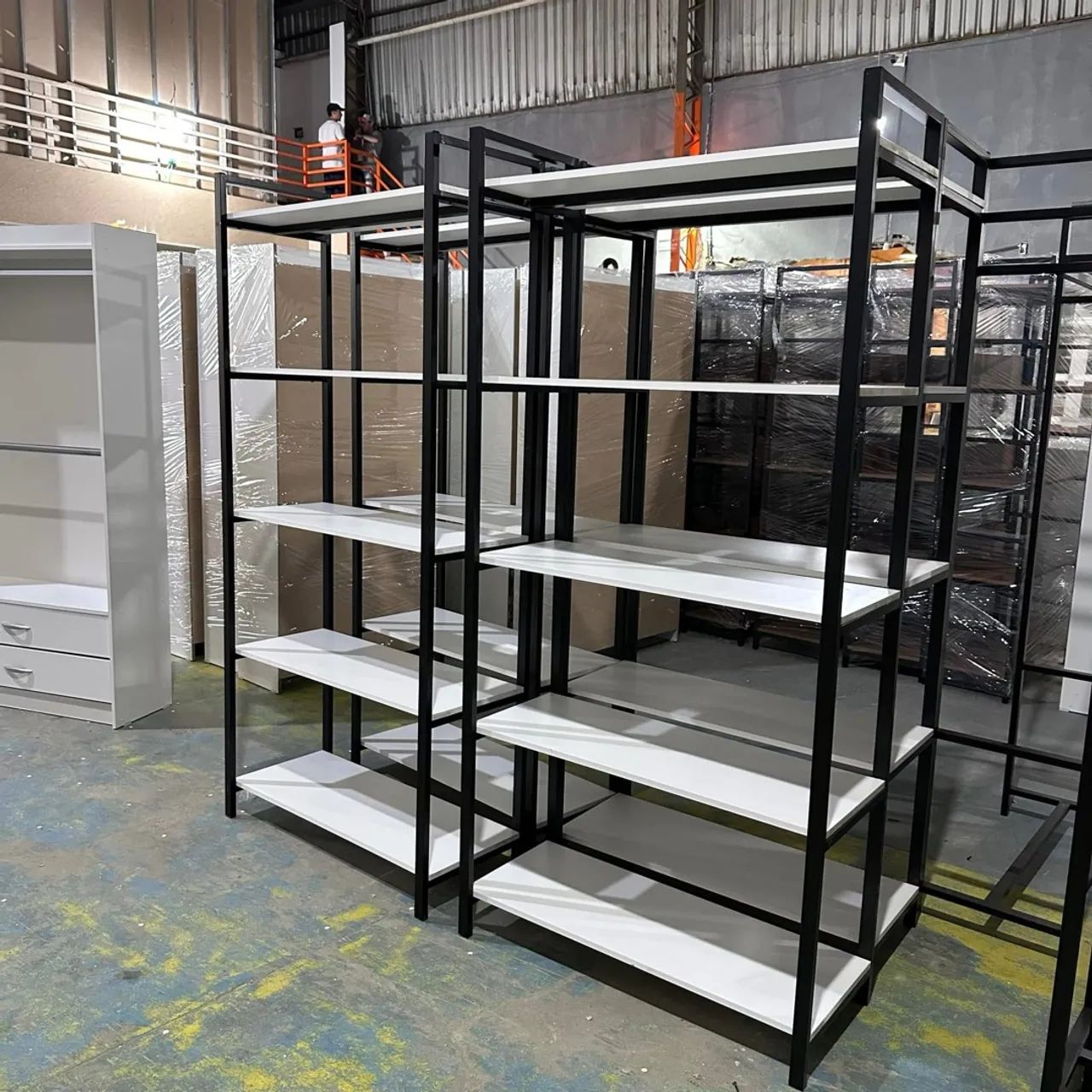 Estante de Metalon c/ MDF para Loja